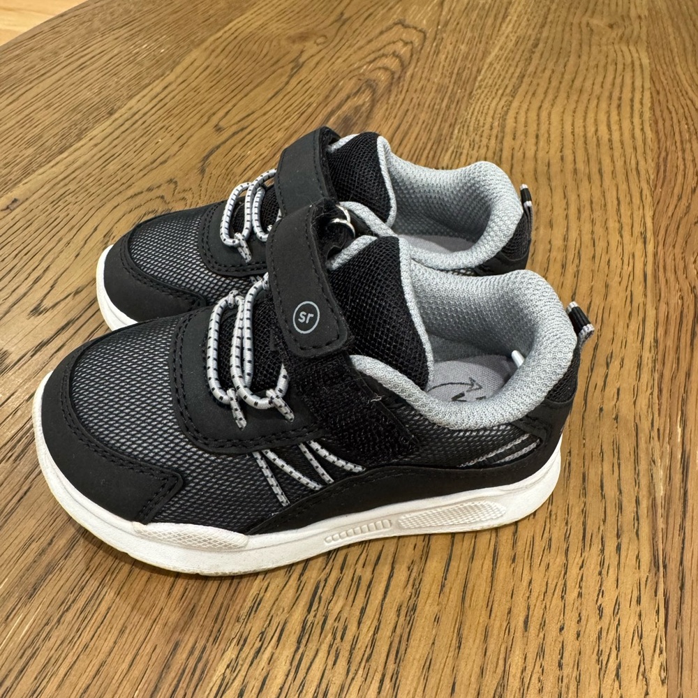 Stride rite 360 black toddler sneaker size 6